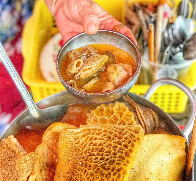 Quán phá lấu trong hẻm nhỏ ngon nổi tiếng ở Sài Gòn luôn kín chỗ - Ảnh 2. Quán phá lấu trong hẻm nhỏ ngon nổi tiếng ở Sài Gòn luôn kín chỗ - Ảnh 2.