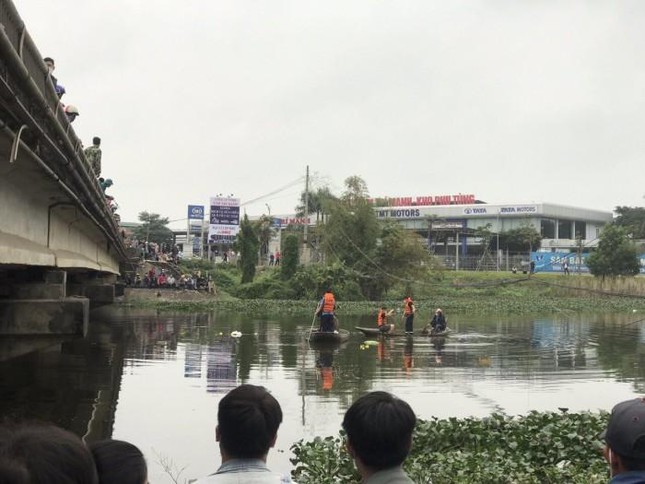 Nghệ An: Phát hiện thi thể hai mẹ con nổi trên sông - Ảnh 1.