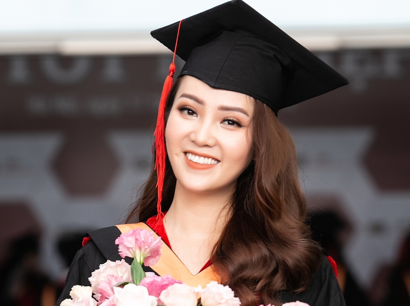 MC Thuỵ Vân - người cầm trịch lễ bế mạc SEA Games 31: Từ Á hậu, Thạc sĩ tới 10 năm theo đuổi nghề dẫn, cuộc sống viên mãn nhưng kín tiếng - Ảnh 1. MC Thuỵ Vân - người cầm trịch lễ bế mạc SEA Games 31: Từ Á hậu, Thạc sĩ tới 10 năm theo đuổi nghề dẫn, cuộc sống viên mãn nhưng kín tiếng - Ảnh 1.