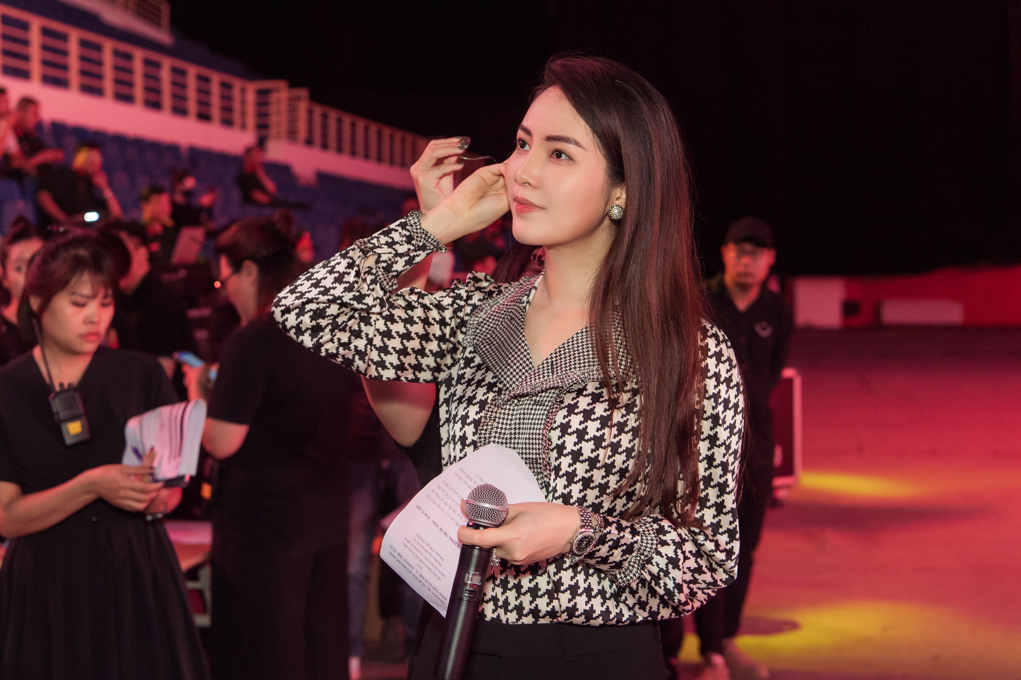 MC Thuỵ Vân - người cầm trịch lễ bế mạc SEA Games 31: Từ Á hậu, Thạc sĩ tới 10 năm theo đuổi nghề dẫn, cuộc sống viên mãn nhưng kín tiếng - Ảnh 4. MC Thuỵ Vân - người cầm trịch lễ bế mạc SEA Games 31: Từ Á hậu, Thạc sĩ tới 10 năm theo đuổi nghề dẫn, cuộc sống viên mãn nhưng kín tiếng - Ảnh 4.