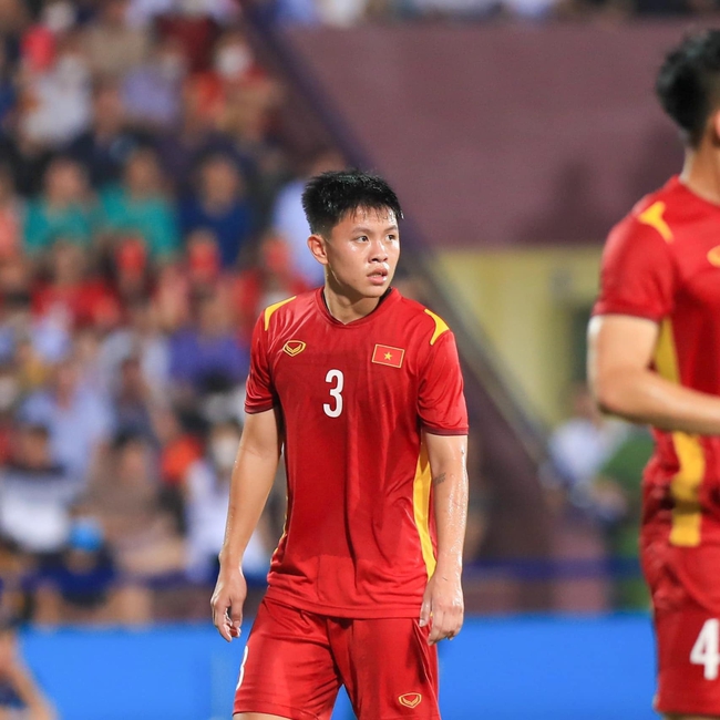 Em út U23 Việt Nam vừa đoạt HCV SEA Games và chiến tích các đàn anh cũng phải nể: 20 tuổi 1 vợ 1 con! - Ảnh 2.