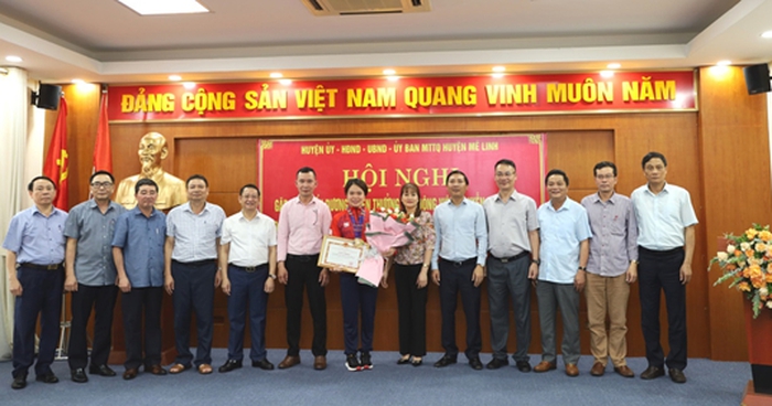 Timely commendation and encouragement for athlete Nguyen Thi Phuong who won 2 gold medals in Karate at SEA Games 31 - Photo 1.