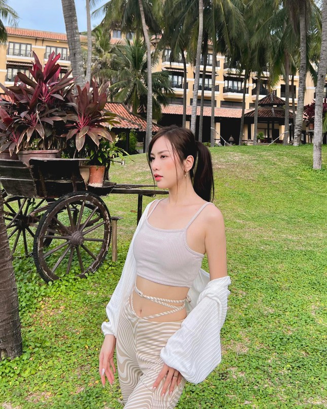 NSND Trần Nhượng bay vào Phan Thiết chúc mừng con gái rượu thi Hoa hậu - Ảnh 5.