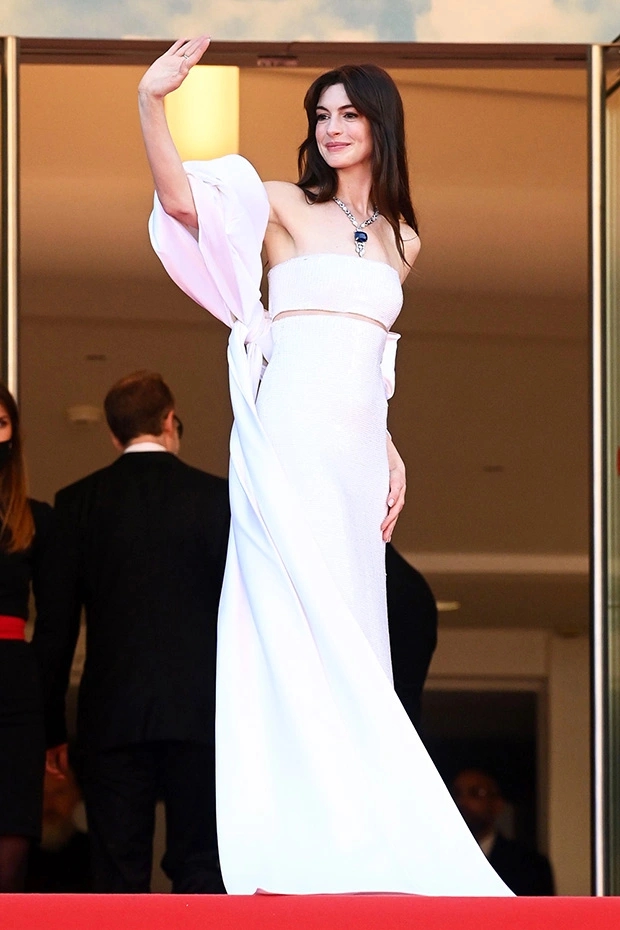 Anne Hathaway is truly the queen at Cannes Film Festival 2022!  - Photo 3.