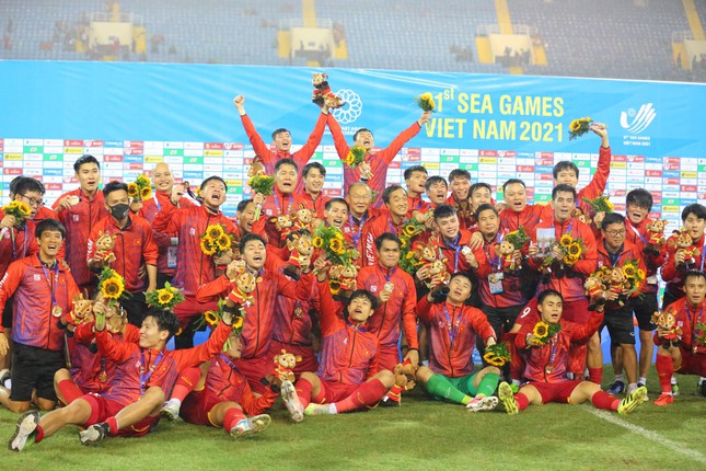 AFC President congratulates Vietnam football's golden double achievement - Photo 1.