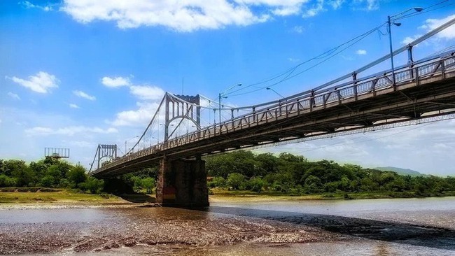 The story of the world's most useless bridge: Perfectly beautiful, but only for viewing, is an expensive lesson in nature for people - Photo 1.