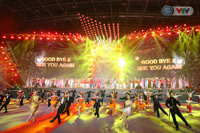 Mãn nhãn với màn nhảy đèn led tại Lễ Bế mạc SEA Games 31 - Ảnh 4.