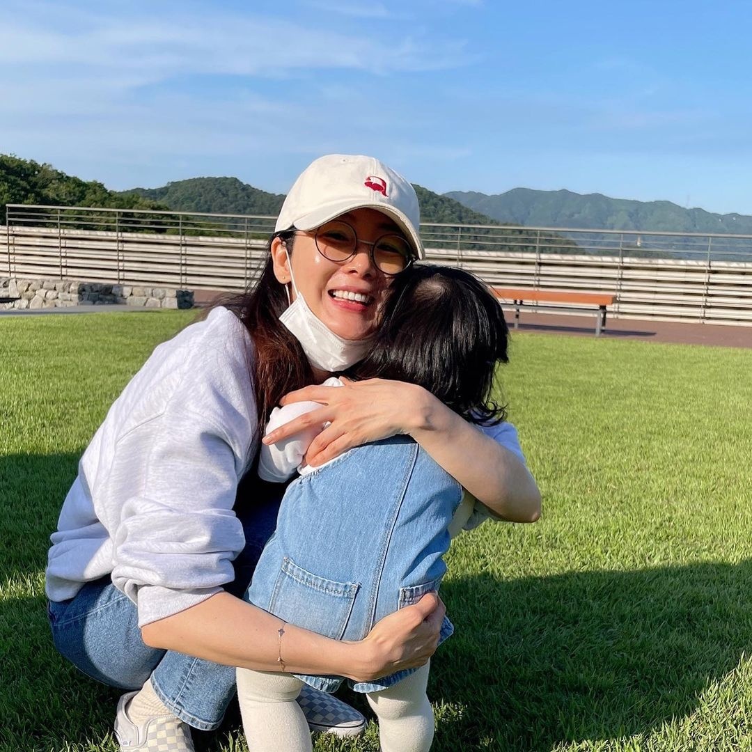 Nữ hoàng nước mắt Choi Ji Woo: Cuộc tình bí mật với tài tử Song Seung Hun, U50 vẫn được gọi là tượng đài nhan sắc xứ Hàn - Ảnh 6. Nữ hoàng nước mắt Choi Ji Woo: Cuộc tình bí mật với tài tử Song Seung Hun, U50 vẫn được gọi là tượng đài nhan sắc xứ Hàn - Ảnh 6.