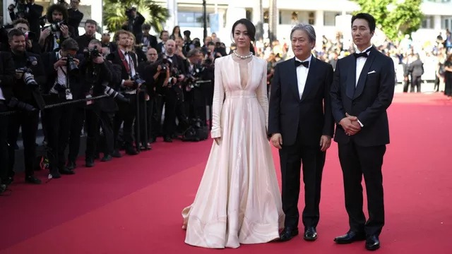 Thang Duy gây choáng trên thảm đỏ tại Liên hoan phim Cannes lần thứ 75 - Ảnh 4.