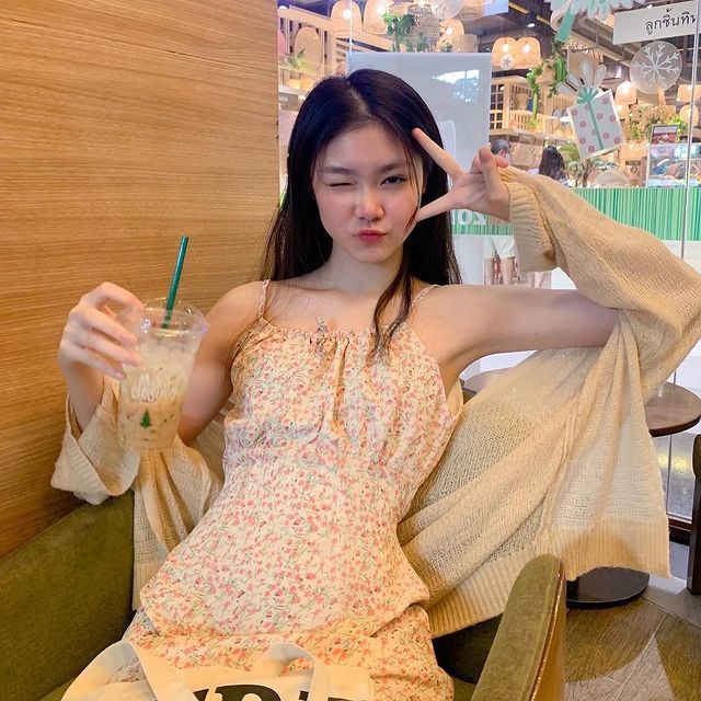 Ngọc nữ cầu lông 15 tuổi của Thái Lan diện toàn váy áo dễ thương, gu thời trang rất đáng để học hỏi - Ảnh 4.
