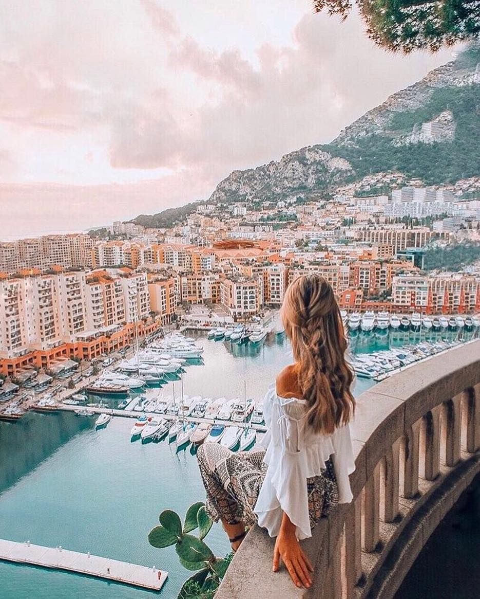 Gh&eacute; thăm đất nước chỉ rộng gần 2km2 nhưng đẹp như vương quốc cổ t&iacute;ch, cứ 3 người th&igrave; 1 người l&agrave; triệu ph&uacute; - Ảnh 8.