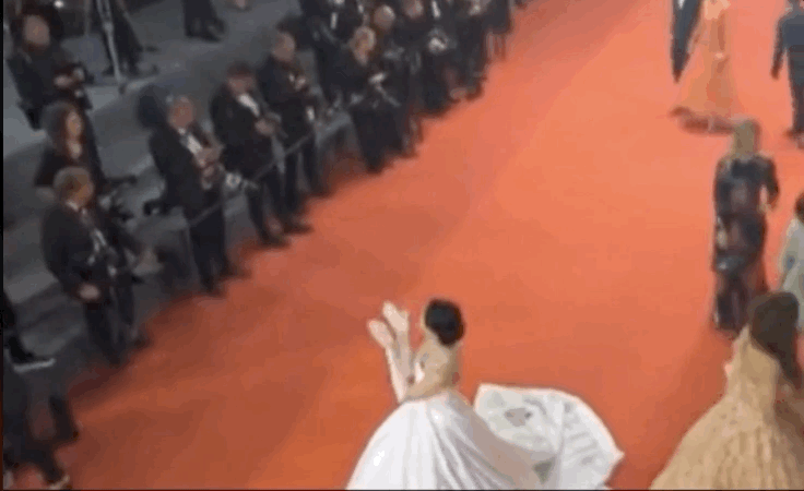 Hương Giang tại thảm đỏ LHP Cannes 2022: Diện váy lộng lẫy như công chúa, lên tiếng trước thông tin bị truyền thông ngó lơ - Ảnh 6.
