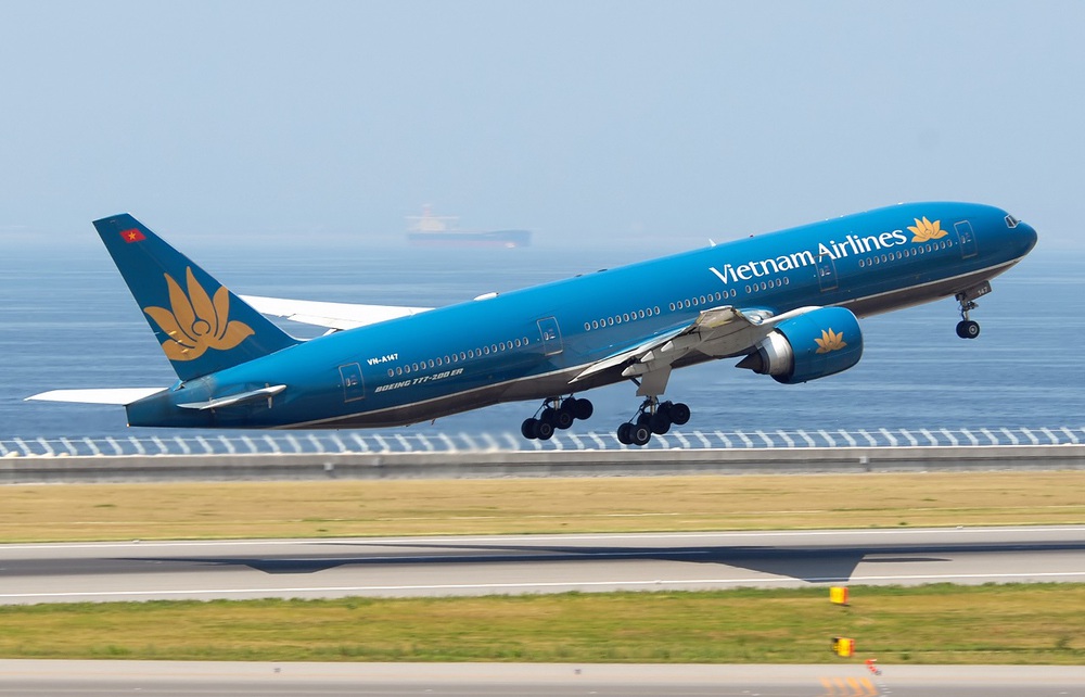 How much is the salary of the President of Vietnam Airlines when the airline is losing more than 1 billion USD?  - Photo 1.