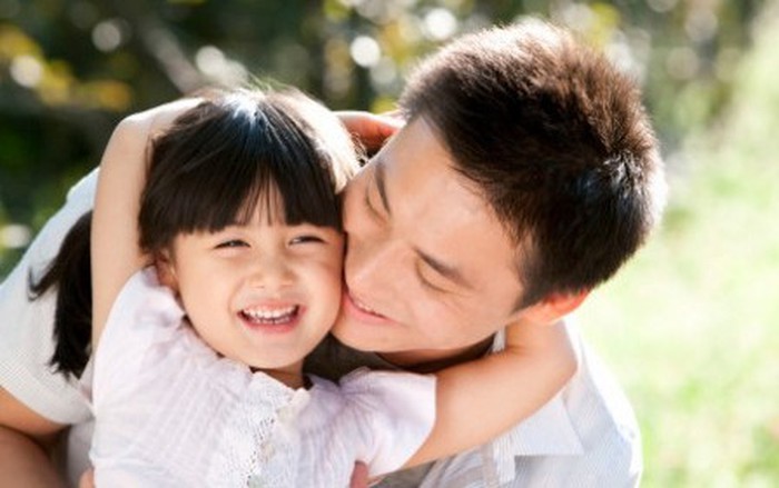 Tranh cãi “con gái là người tình kiếp trước của cha”, tiến sĩ giáo dục lên tiếng - Ảnh 1. Tranh cãi “con gái là người tình kiếp trước của cha”, tiến sĩ giáo dục lên tiếng - Ảnh 1.