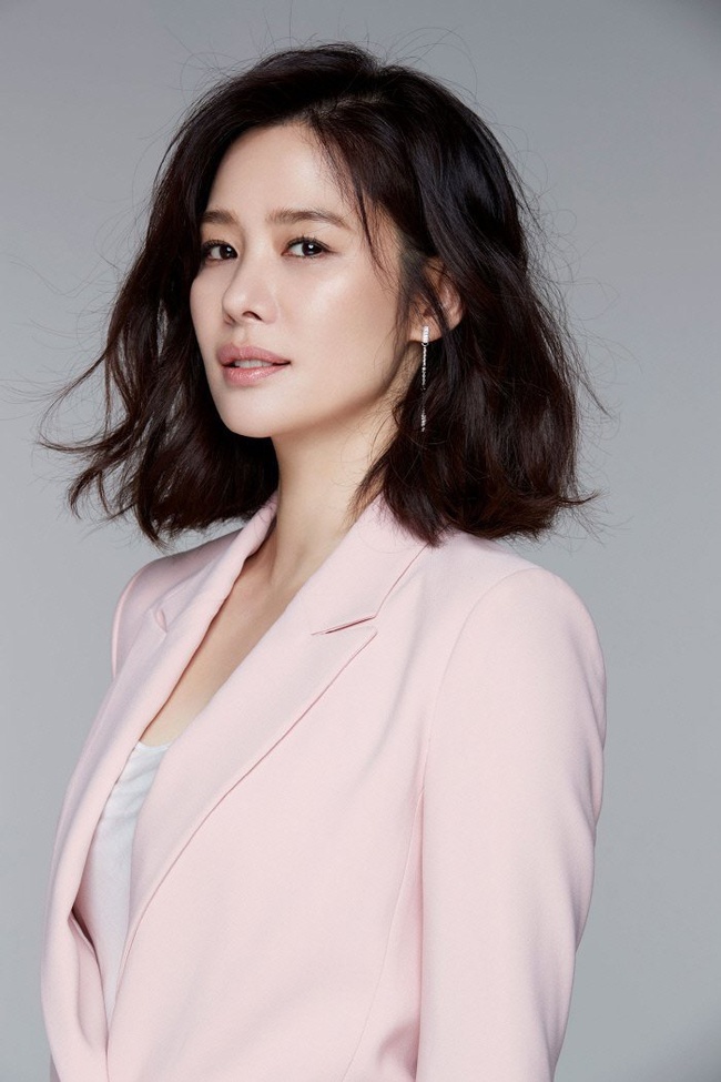 Song Hye Kyo, Son Ye Jin suddenly dropped in the Top 10 most beautiful Korean beauties of all time, losing even to their 10-year-old juniors - Photo 3.