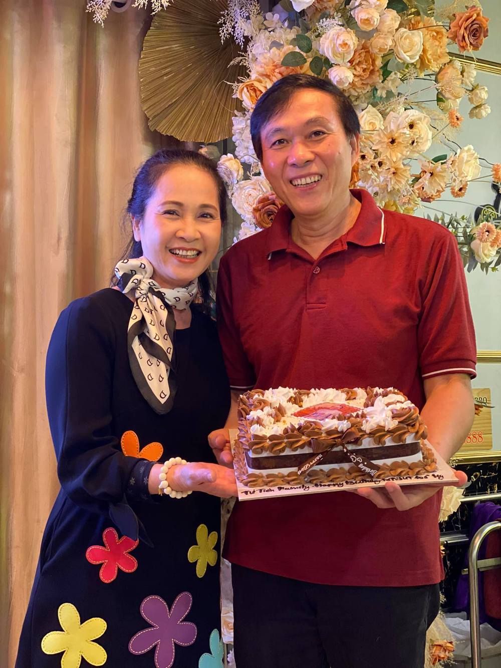 Lan Huong's mother-in-law: Enduring love for more than 40 years with her husband and a full life at the age of 61 - Photo 4. Lan Huong's mother-in-law: Enduring love for more than 40 years with her husband and a full life at the age of 61 - Photo 4.