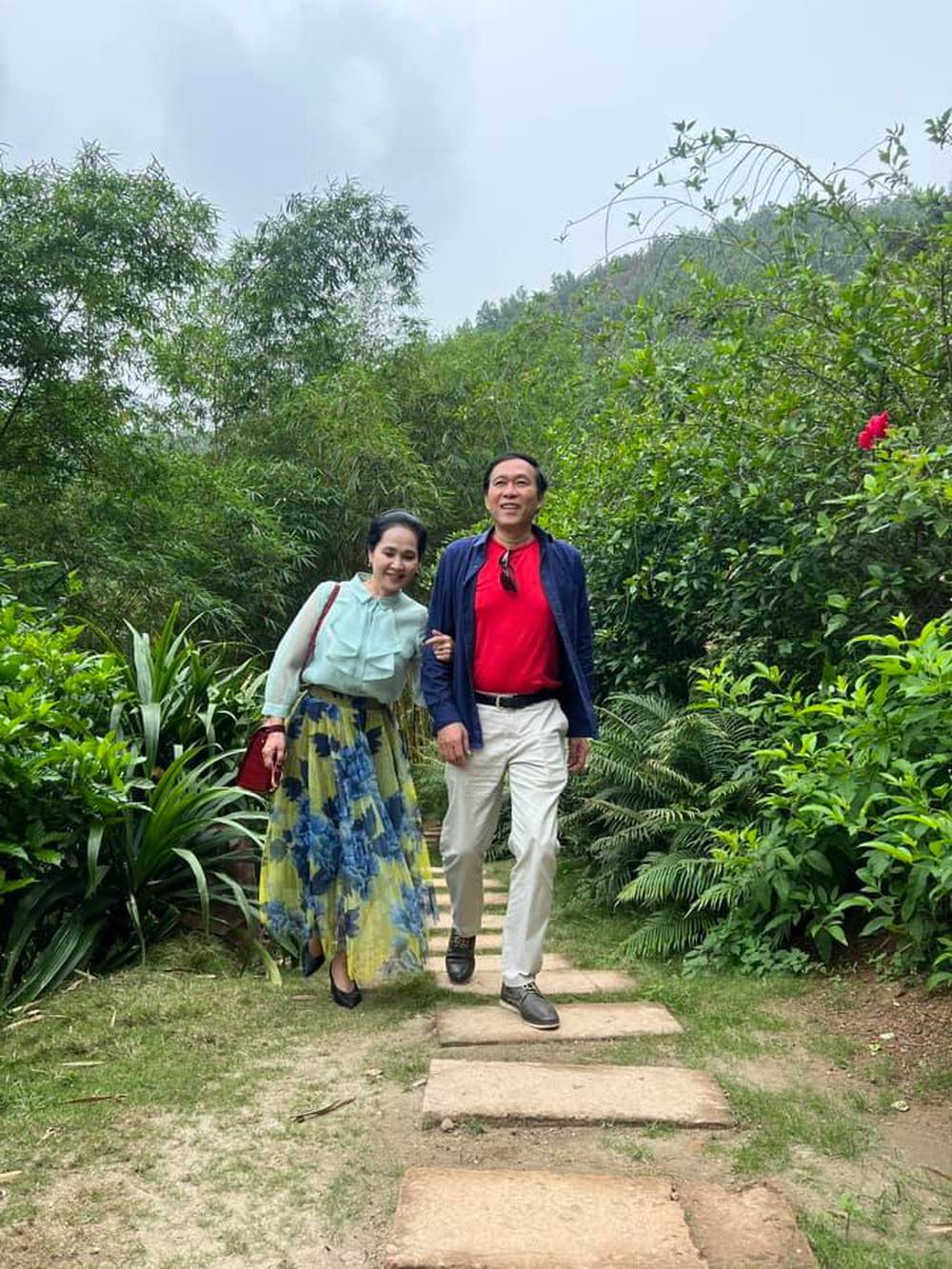 Lan Huong's mother-in-law: Enduring love for more than 40 years with her husband and a full life at the age of 61 - Photo 5. Lan Huong's mother-in-law: Enduring love for more than 40 years with her husband and a full life at the age of 61 - Photo 5.