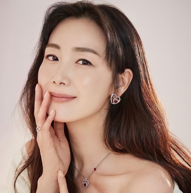 Song Hye Kyo, Son Ye Jin suddenly dropped in the Top 10 most beautiful Korean beauties of all time, losing even to their 10-year-old juniors - Photo 11.