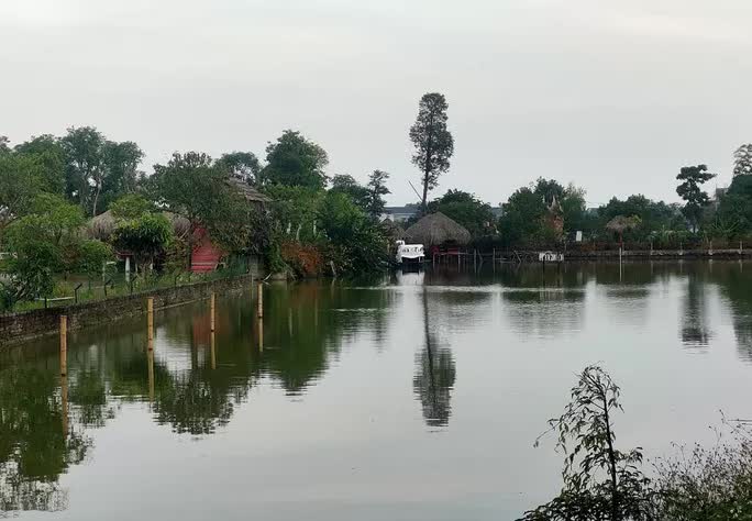 A 4-year-old boy drowned in a farm pond while on a tour with relatives - Photo 2.