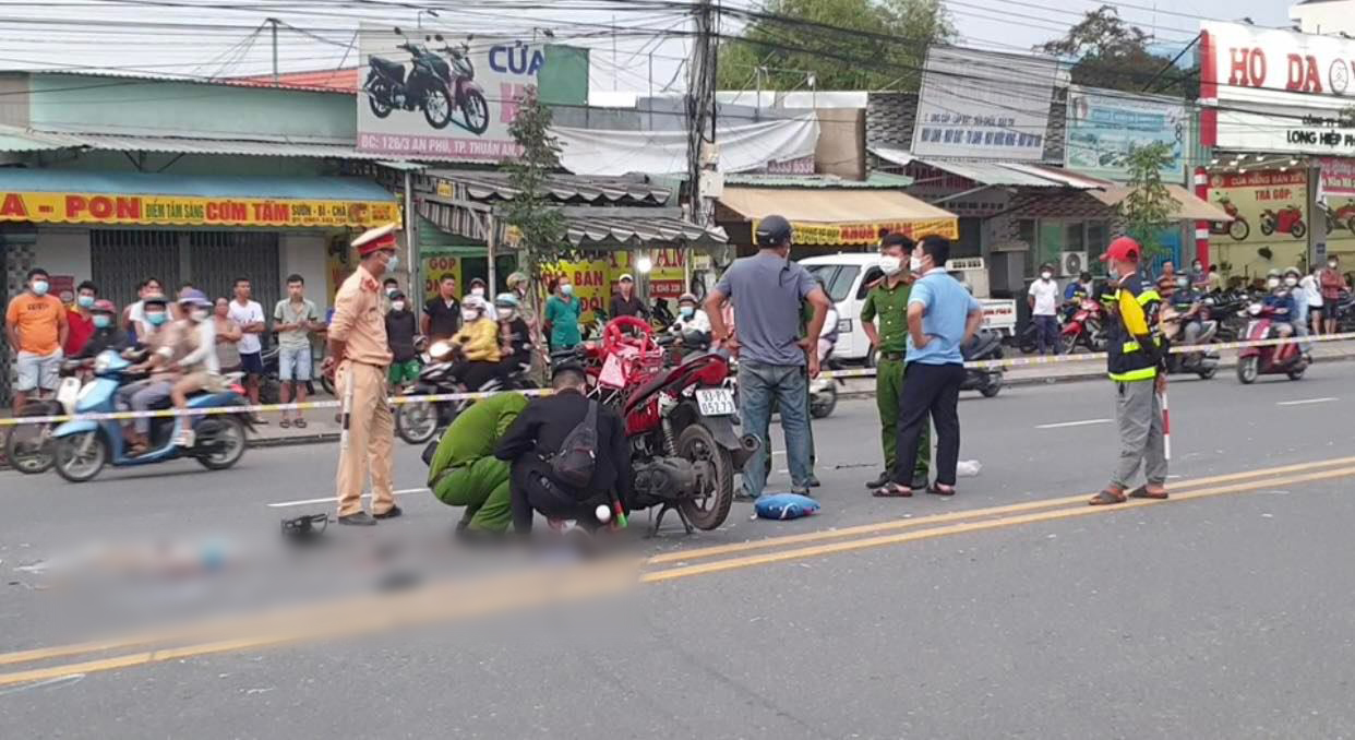 Binh Duong: The couple and their 9-month-old son were injured and killed by a container truck - Photo 2.