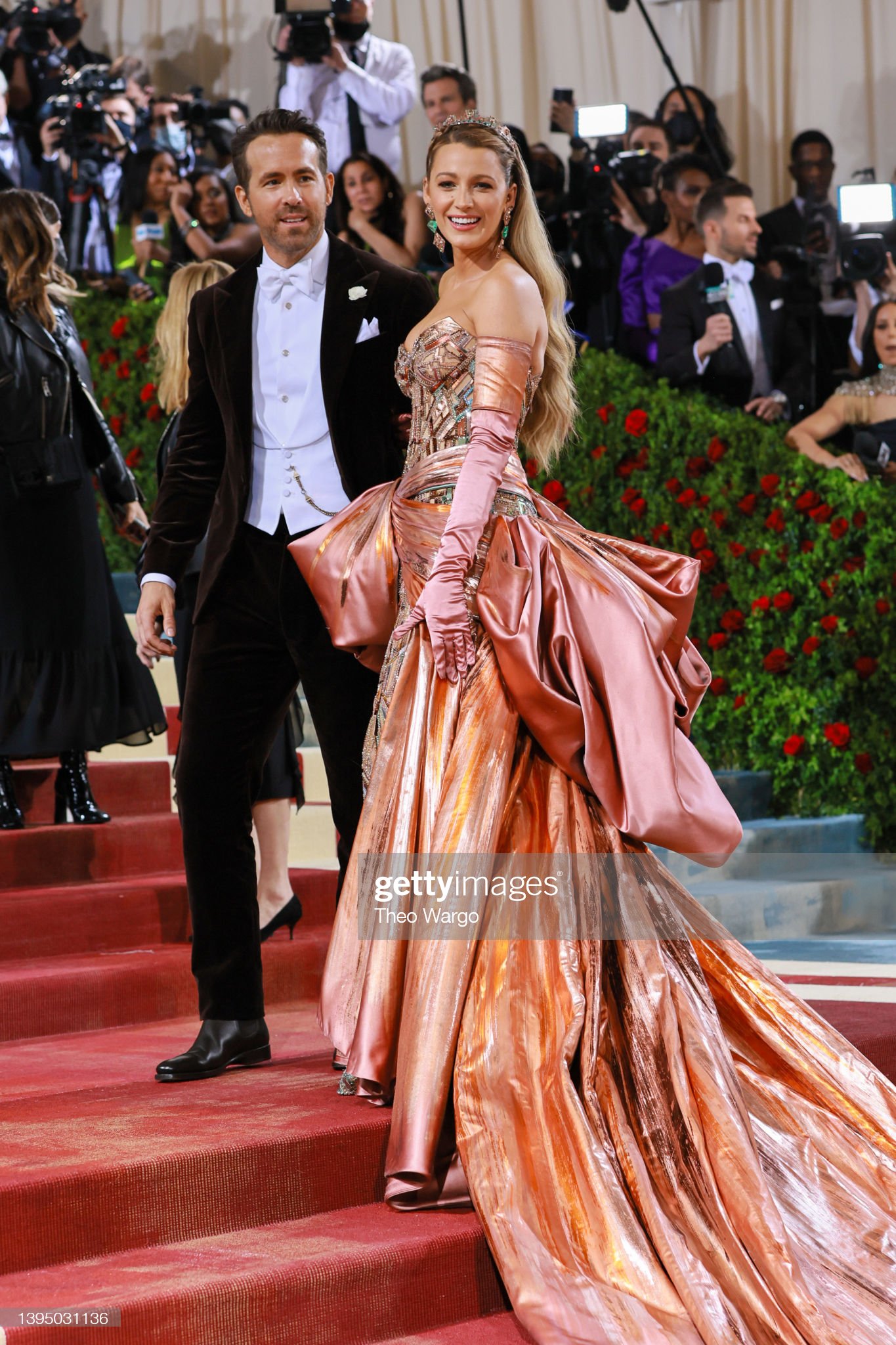 Thảm đỏ Met Gala 2022: Kim Kardashian mượn váy 5 triệu đô của Marilyn Monroe, Kendall khoe lông mày tàng hình, Kylie gây thất vọng - Ảnh 1.
