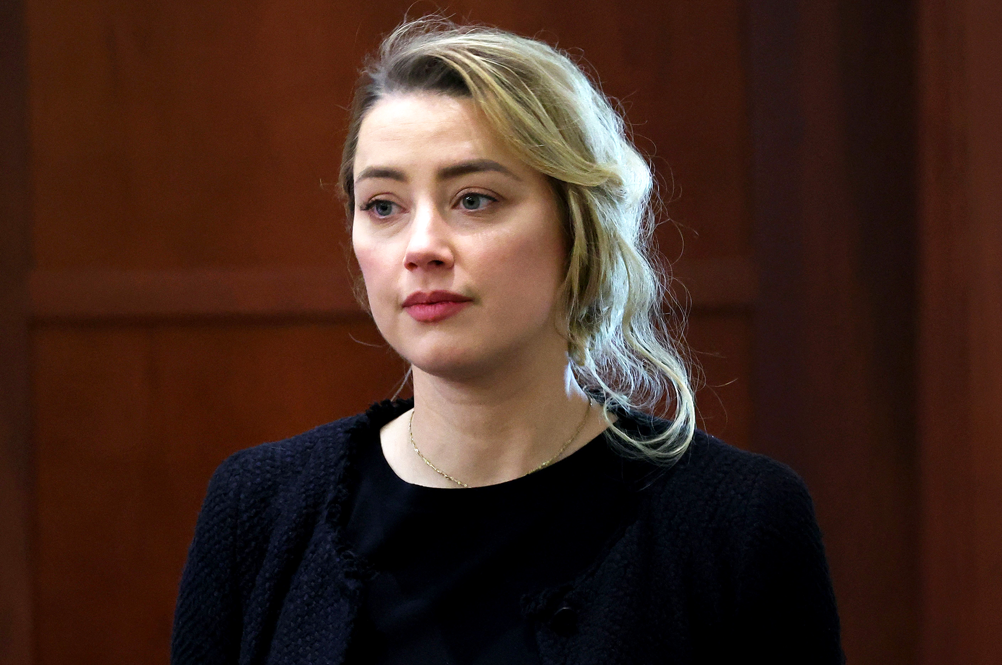 In the midst of the trillion-dollar lawsuit with Johnny Depp, the number of spectators signing off Amber Heard from Aquaman 2 increased to a huge number - Photo 3.