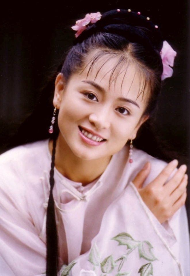 Cho&aacute;ng với nhan sắc kh&ocirc;ng đổi của đại mỹ nh&acirc;n Bắc Ảnh ở tuổi U50: Bỏ theo chồng gi&agrave;u giữa l&uacute;c sự nghiệp chạm đỉnh l&agrave; qu&aacute; s&aacute;ng suốt? - Ảnh 1.