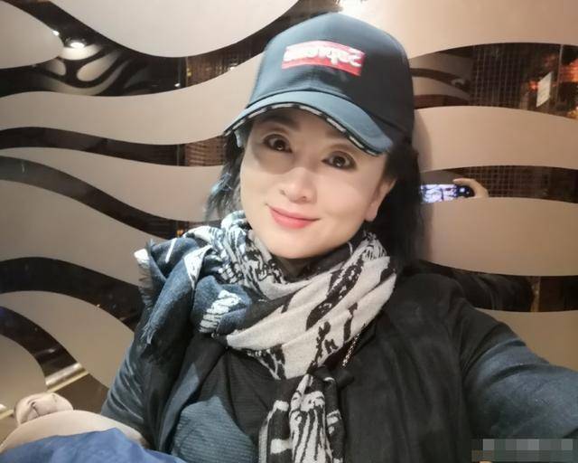 Cho&aacute;ng với nhan sắc kh&ocirc;ng đổi của đại mỹ nh&acirc;n Bắc Ảnh ở tuổi U50: Bỏ theo chồng gi&agrave;u giữa l&uacute;c sự nghiệp chạm đỉnh l&agrave; qu&aacute; s&aacute;ng suốt? - Ảnh 7.