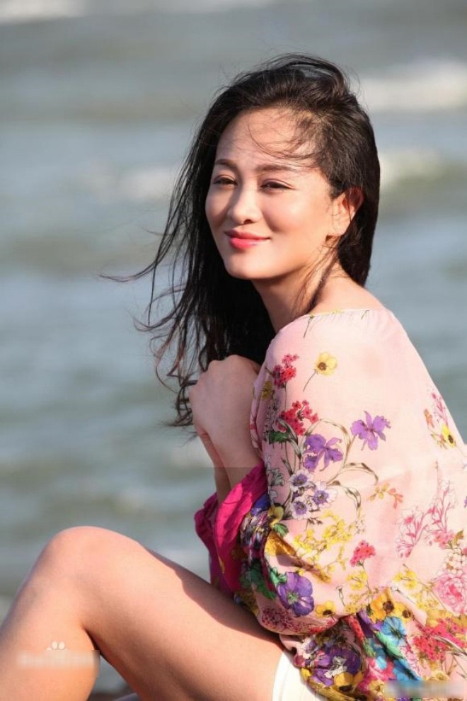 Cho&aacute;ng với nhan sắc kh&ocirc;ng đổi của đại mỹ nh&acirc;n Bắc Ảnh ở tuổi U50: Bỏ theo chồng gi&agrave;u giữa l&uacute;c sự nghiệp chạm đỉnh l&agrave; qu&aacute; s&aacute;ng suốt? - Ảnh 9.