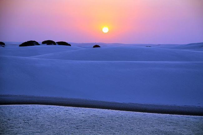 Magical desert full of jade green water like on another planet: No sandstorms, hot sun, but only a lake full of fish - Photo 4.