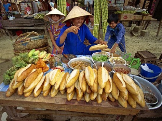 Những tiệm bánh mì thơm ngon “số dzách” ở Việt Nam được báo nước ngoài khen ngợi hết lời, khách Tây ghé mua nườm nượp - Ảnh 15.