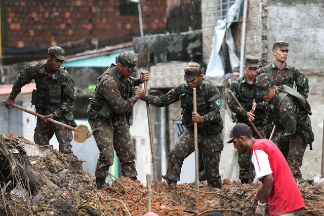 The number of victims of floods in Brazil increased to 57 people, thousands of people had to be displaced - Photo 3.