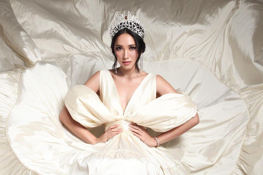 Tân Hoa hậu Hoàn vũ Indonesia có chiều cao khủng nhưng lỗi trang điểm khi đăng quang gây tranh cãi - Ảnh 4.