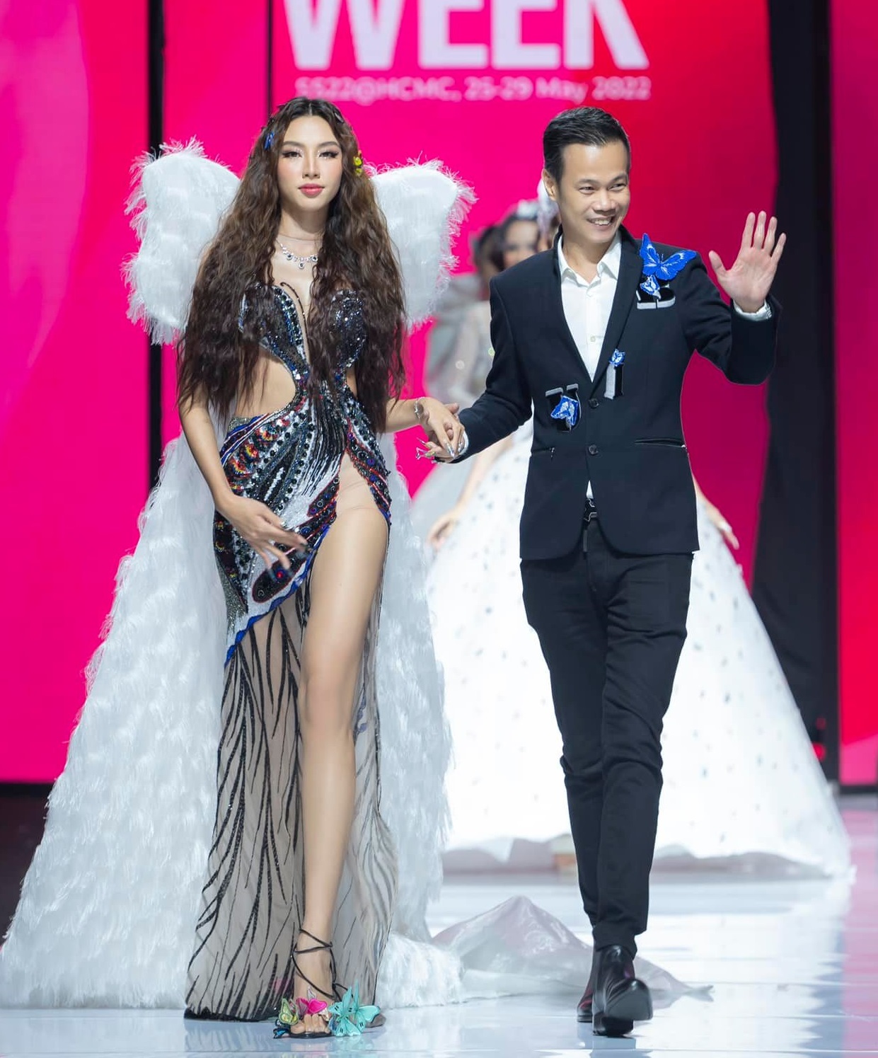 3 người mẫu vấp ngã tại sàn diễn Tuần lễ thời trang Quốc tế Việt Nam - Ảnh 5.