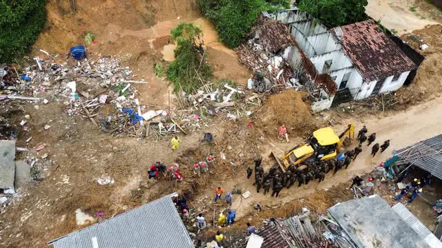 The number of victims of floods in Brazil increased to 57 people, thousands of people had to be displaced - Photo 5.