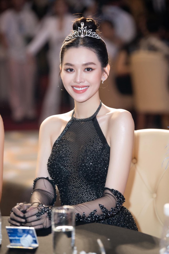 Top 3 Miss World VN 2019: Lương Thùy Linh - Kiều Loan được săn đón, Tường San một con vẫn đẹp mê hồn - Ảnh 11.