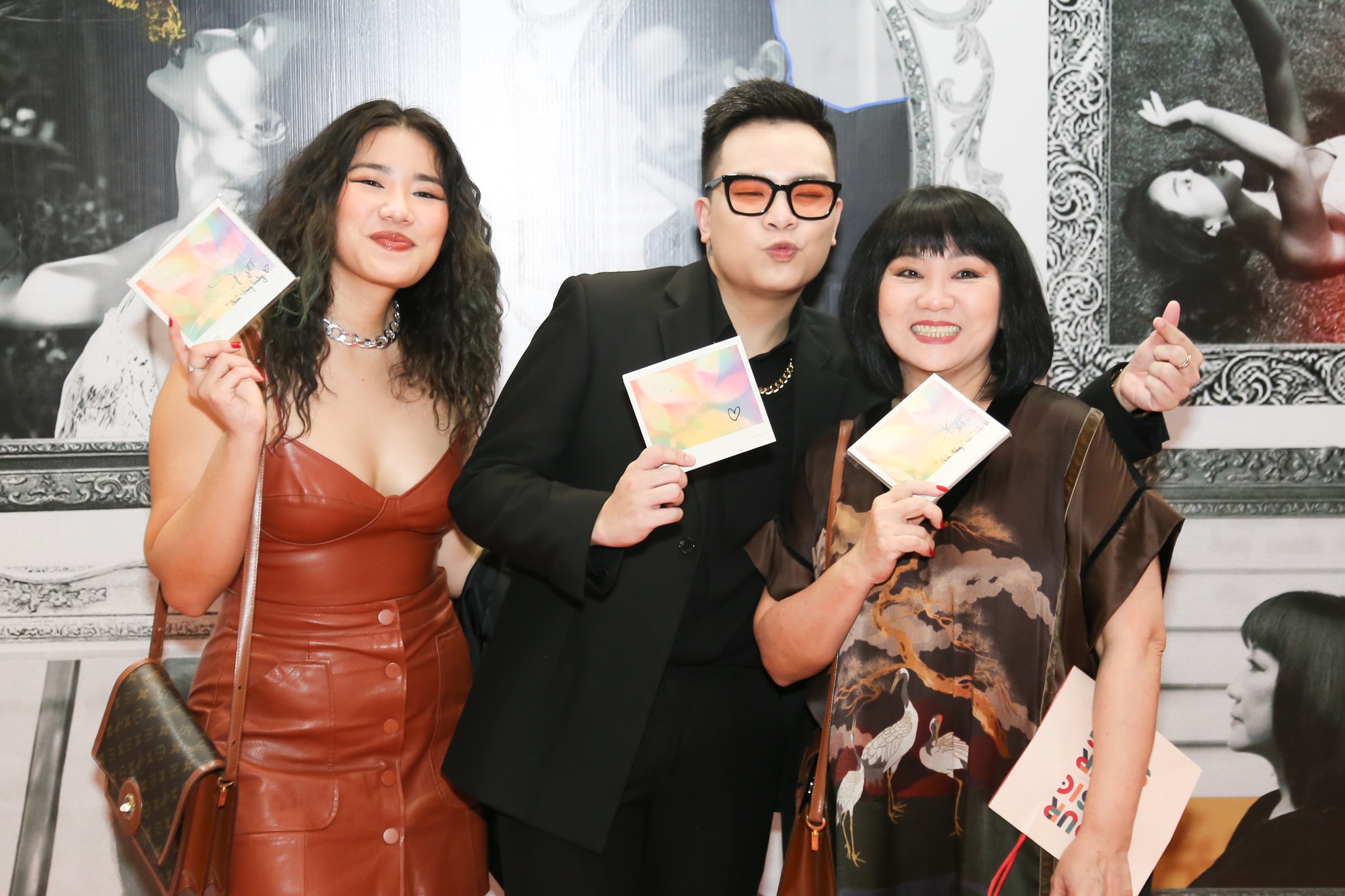 NS Cẩm Vân từng khóc nhiều đến mức không thể quay MV với Hứa Kim Tuyền, Tóc Tiên lo về 1 ngày không còn ai nghe mình hát nữa? - Ảnh 10. NS Cẩm Vân từng khóc nhiều đến mức không thể quay MV với Hứa Kim Tuyền, Tóc Tiên lo về 1 ngày không còn ai nghe mình hát nữa? - Ảnh 10.