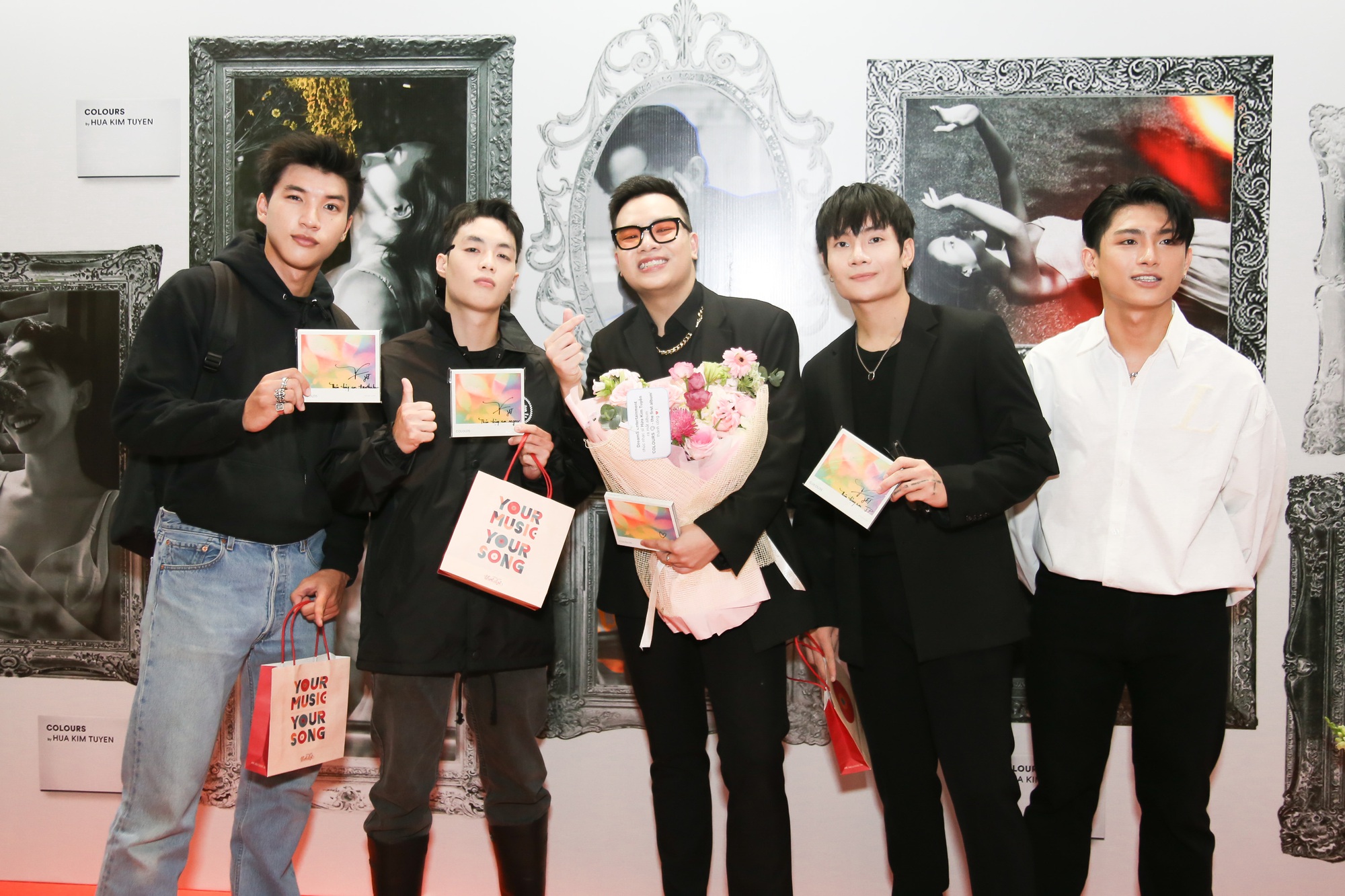 NS Cẩm Vân từng khóc nhiều đến mức không thể quay MV với Hứa Kim Tuyền, Tóc Tiên lo về 1 ngày không còn ai nghe mình hát nữa? - Ảnh 12. NS Cẩm Vân từng khóc nhiều đến mức không thể quay MV với Hứa Kim Tuyền, Tóc Tiên lo về 1 ngày không còn ai nghe mình hát nữa? - Ảnh 12.