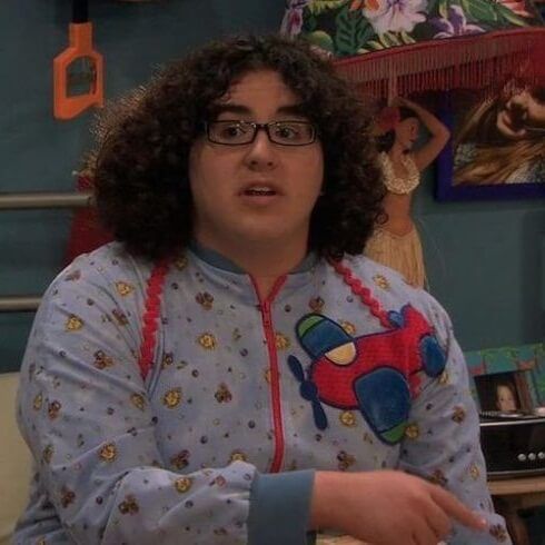 M&agrave;n lột x&aacute;c ấn tượng của sao nh&iacute; k&eacute;m sắc nhất Disney: Sự nghiệp ch&oacute;ng v&aacute;nh đổi lại cuộc sống xa hoa ở tuổi 30 - Ảnh 2.