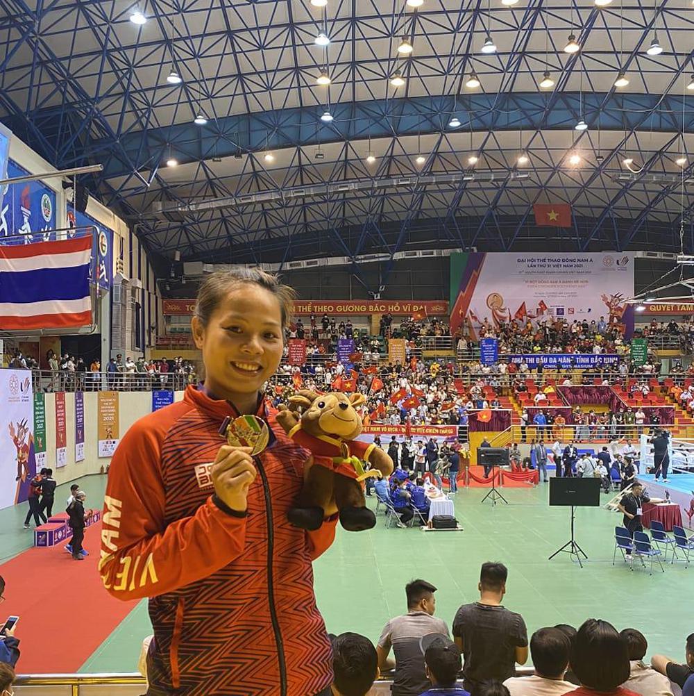 Vietnamese martial arts steel rose: Shelved her bachelor's degree in preschool, won a tearful gold medal at the SEA Games - Photo 4.