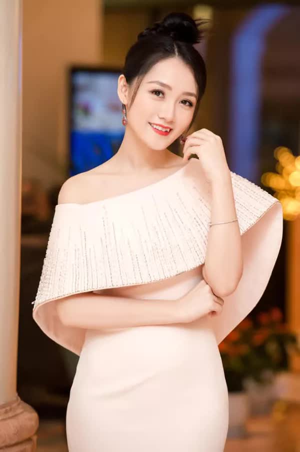 BTV Thu Ha - Ly Diary Vang Anh 16 years ago, how has her beauty changed now?  - Photo 8.