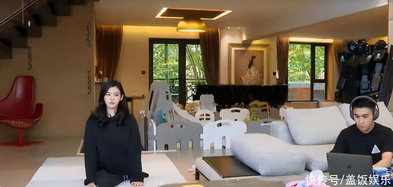 Ming Xi shows off a very sweet clip with the Macau casino tycoon in a million-dollar mansion, accidentally revealing details of suspected pregnancy for the third time - Photo 4.