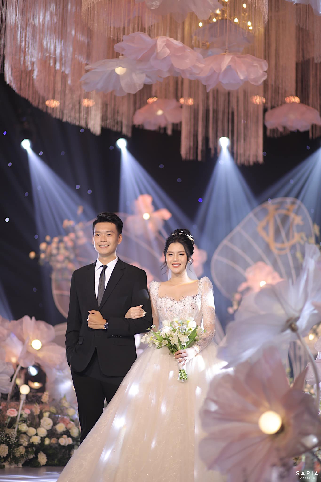 Cầu thủ Việt ting ting chúc mừng sinh nhật vợ mới cưới kèm theo con số khủng - Ảnh 5.