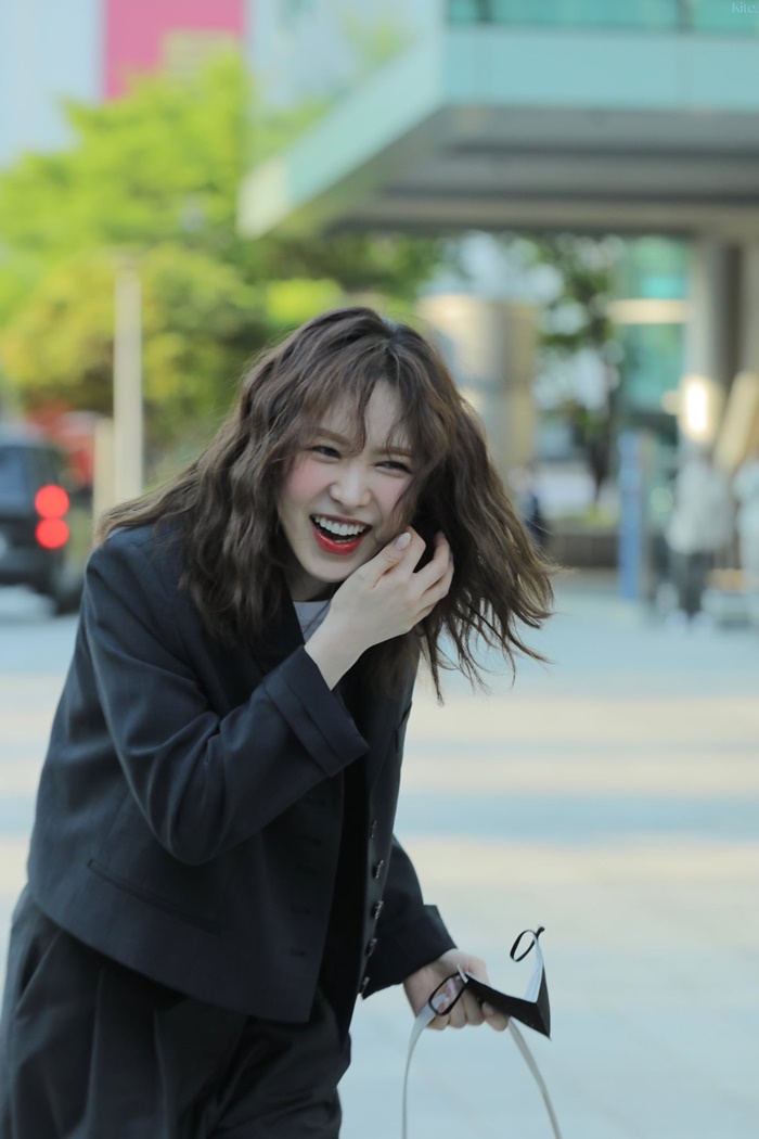 Wendy (Red Velvet) để kiểu tóc bà cô nhưng lại được netizen khen ngợi hết lời vì visual tươi tắn như nước trái cây - Ảnh 3.