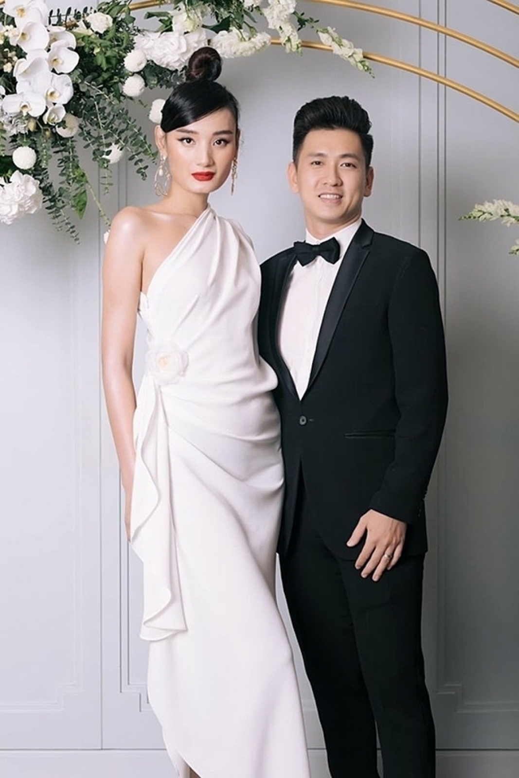 Ch&acirc;n d&agrave;i 1m84 từng nặng 40kg của l&agrave;ng mẫu Việt: Nhuận sắc nhờ tăng c&acirc;n, được chồng Việt Kiều cưng như b&agrave; ho&agrave;ng! - Ảnh 4.