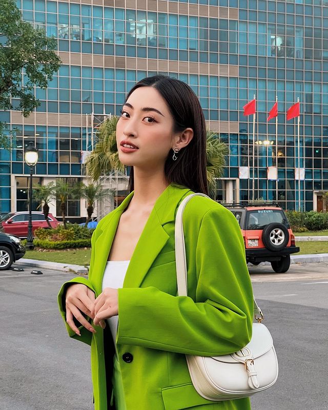 Let Luong Thuy Linh help you overcome your fear of buying a banana green dress with a very high-quality outfit - Photo 1.