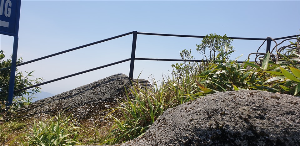 Close-up of where the female tourist U60 fell for 7 days in Yen Tu: Hundreds of meters deep, steep cliffs - Photo 4.