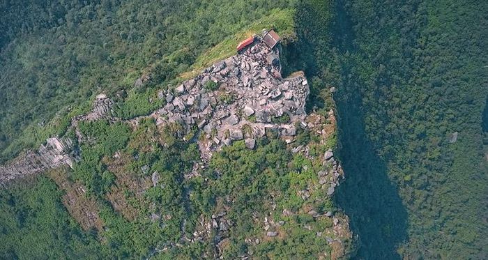 Close-up of where the female tourist U60 fell for 7 days in Yen Tu: Hundreds of meters deep, steep cliffs - Photo 8.