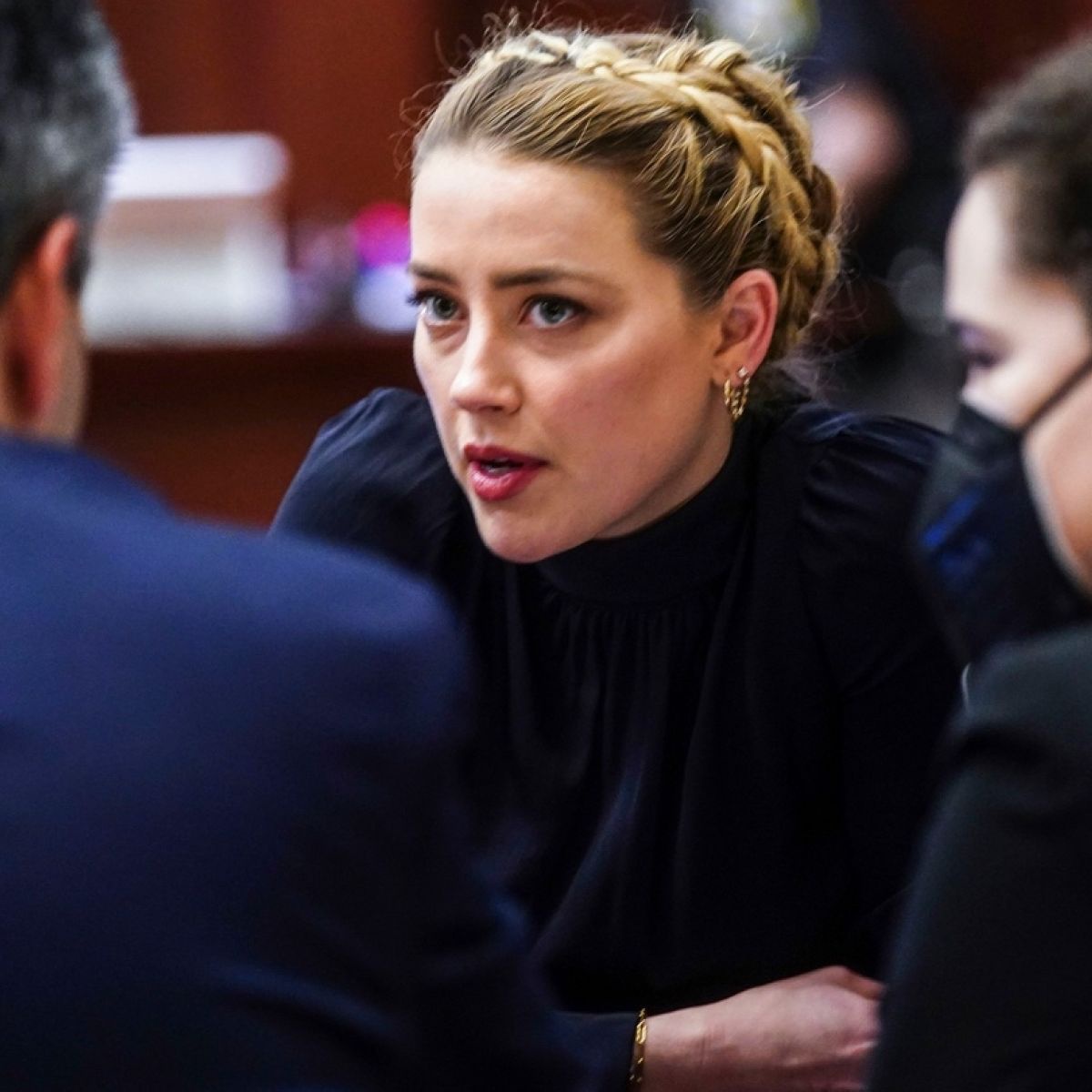 Amber Heard's opera art on court: Fashion strategy, appropriate makeup, disaster crying scenes matching climactic testimony - Photo 8.