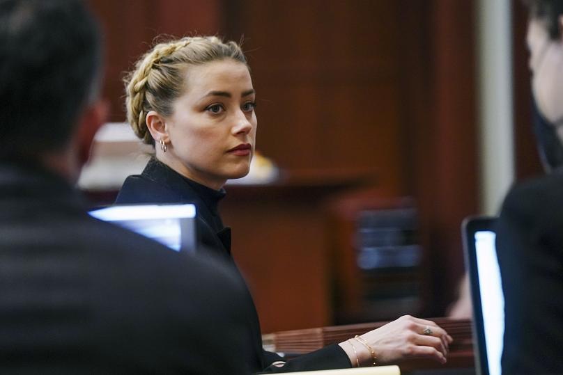 Amber Heard's cheo art on court: Fashion strategy, appropriate makeup, disaster crying scene matching climactic testimony - Photo 7.